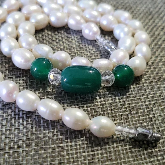 REAL Pearl and Green Agate Necklace - Picture 6 of 15